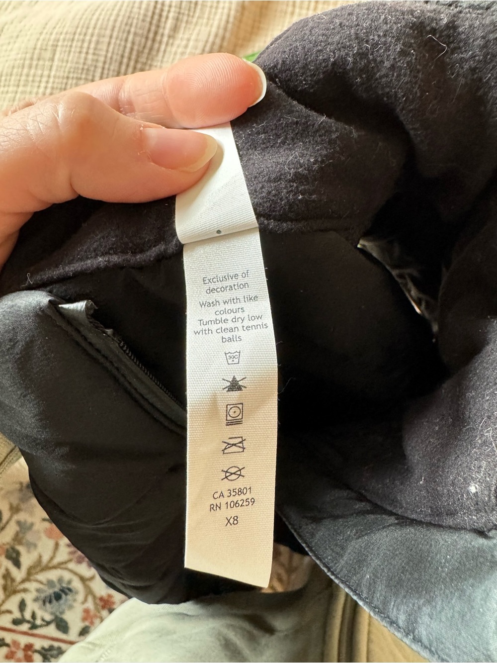 lululemon down for it all black vest size 8 - Picture 12 of 12
